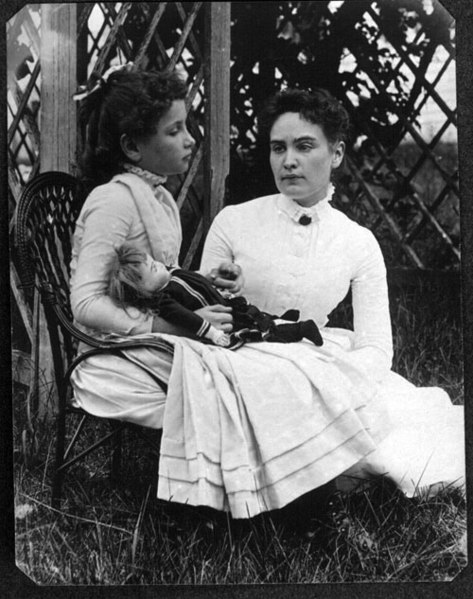 Hellen et Annie en 1888- Photo du domaine public Source : Wikipédia