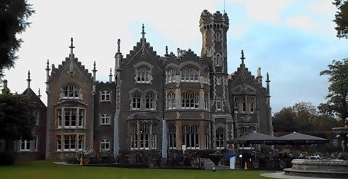 Bray studios, le repère de la Hammer ressemble à un décor de film… ça tombe bien c’est justement le cas !  © Hammer.  Source : Wikipedia https://en.wikipedia.org/wiki/Oakley_Court