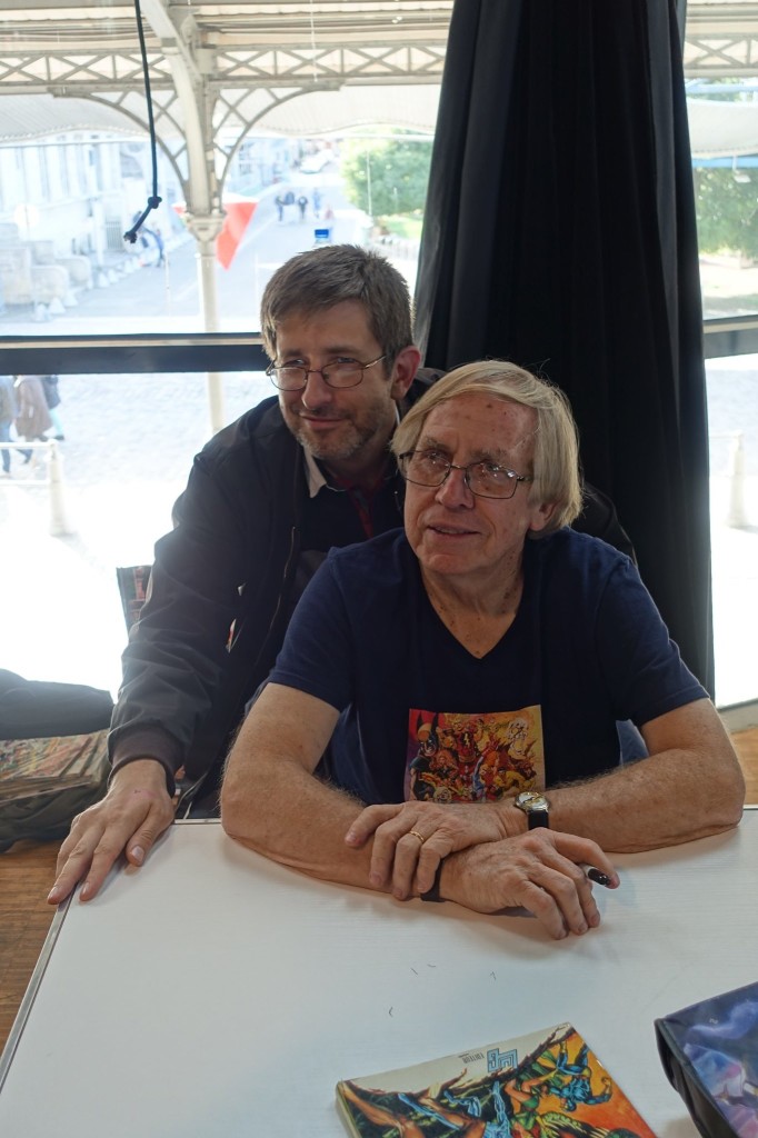 Roy Thomas et un David Brehon, sur son épaule perché et dans une position équivoque...  ©Patrick 6 